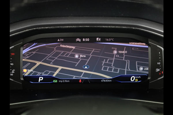 Volkswagen T-Roc 1.5 TSI R-Line 150 pk Automaat (DSG) | Leer Interieur | Navigatie | Parkeersensoren (Park assist) | Achteruitrijcamera | Windscherm | Stoel/stuur verwarming | Black Style pakket | R-Line |