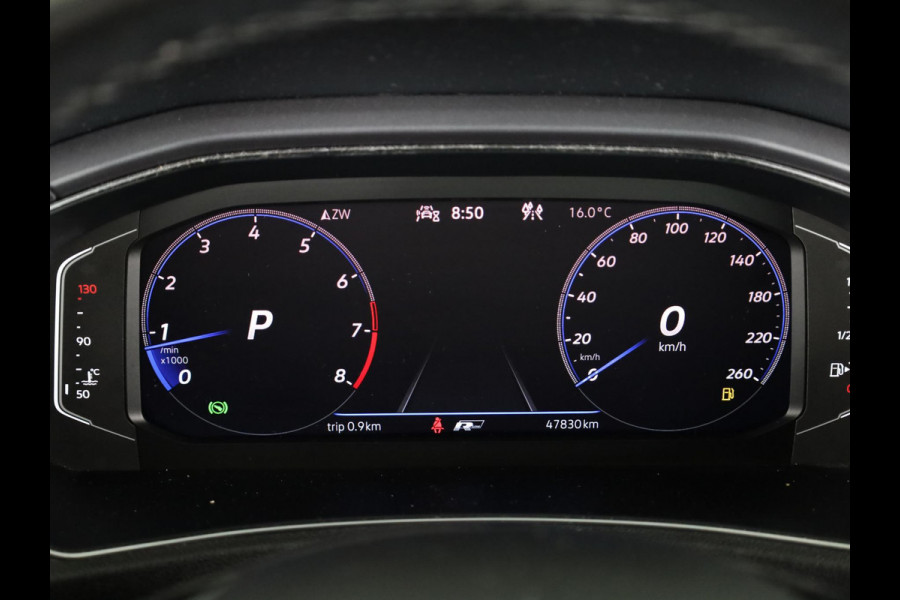Volkswagen T-Roc 1.5 TSI R-Line 150 pk Automaat (DSG) | Leer Interieur | Navigatie | Parkeersensoren (Park assist) | Achteruitrijcamera | Windscherm | Stoel/stuur verwarming | Black Style pakket | R-Line |