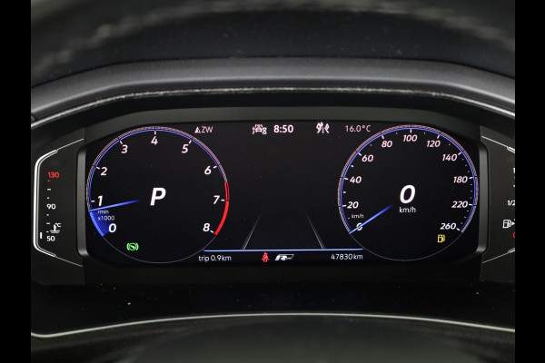 Volkswagen T-Roc 1.5 TSI R-Line 150 pk Automaat (DSG) | Leer Interieur | Navigatie | Parkeersensoren (Park assist) | Achteruitrijcamera | Windscherm | Stoel/stuur verwarming | Black Style pakket | R-Line |