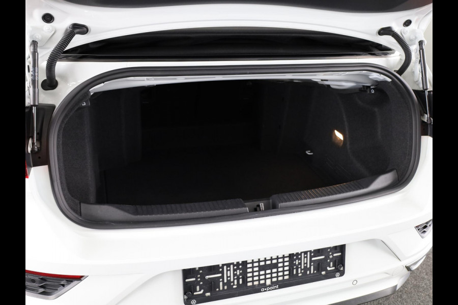 Volkswagen T-Roc 1.5 TSI R-Line 150 pk Automaat (DSG) | Leer Interieur | Navigatie | Parkeersensoren (Park assist) | Achteruitrijcamera | Windscherm | Stoel/stuur verwarming | Black Style pakket | R-Line |