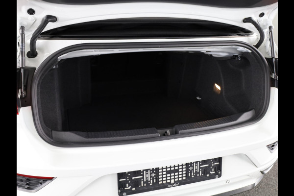 Volkswagen T-Roc 1.5 TSI R-Line 150 pk Automaat (DSG) | Leer Interieur | Navigatie | Parkeersensoren (Park assist) | Achteruitrijcamera | Windscherm | Stoel/stuur verwarming | Black Style pakket | R-Line |