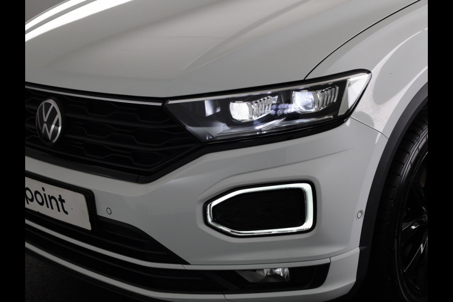 Volkswagen T-Roc 1.5 TSI R-Line 150 pk Automaat (DSG) | Leer Interieur | Navigatie | Parkeersensoren (Park assist) | Achteruitrijcamera | Windscherm | Stoel/stuur verwarming | Black Style pakket | R-Line |