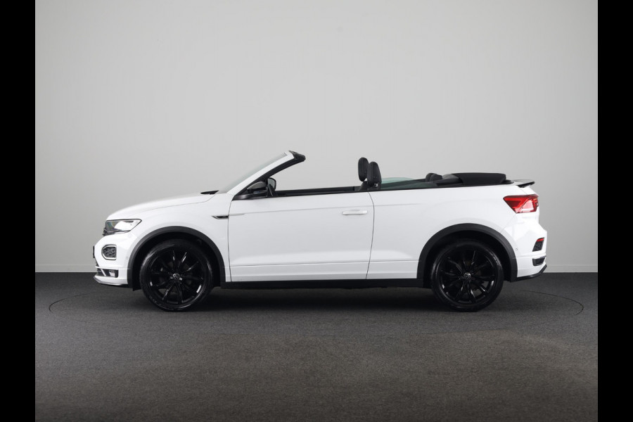 Volkswagen T-Roc 1.5 TSI R-Line 150 pk Automaat (DSG) | Leer Interieur | Navigatie | Parkeersensoren (Park assist) | Achteruitrijcamera | Windscherm | Stoel/stuur verwarming | Black Style pakket | R-Line |