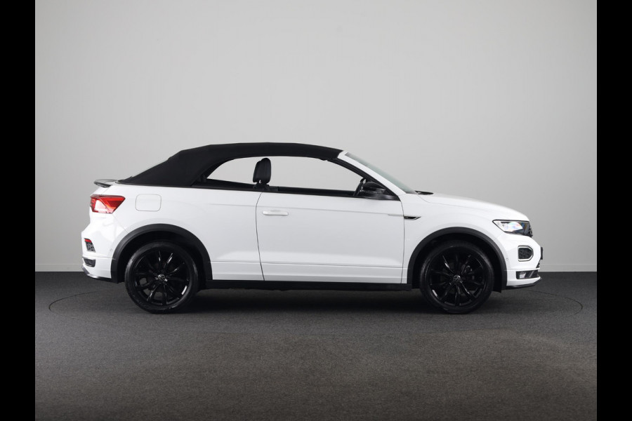 Volkswagen T-Roc 1.5 TSI R-Line 150 pk Automaat (DSG) | Leer Interieur | Navigatie | Parkeersensoren (Park assist) | Achteruitrijcamera | Windscherm | Stoel/stuur verwarming | Black Style pakket | R-Line |