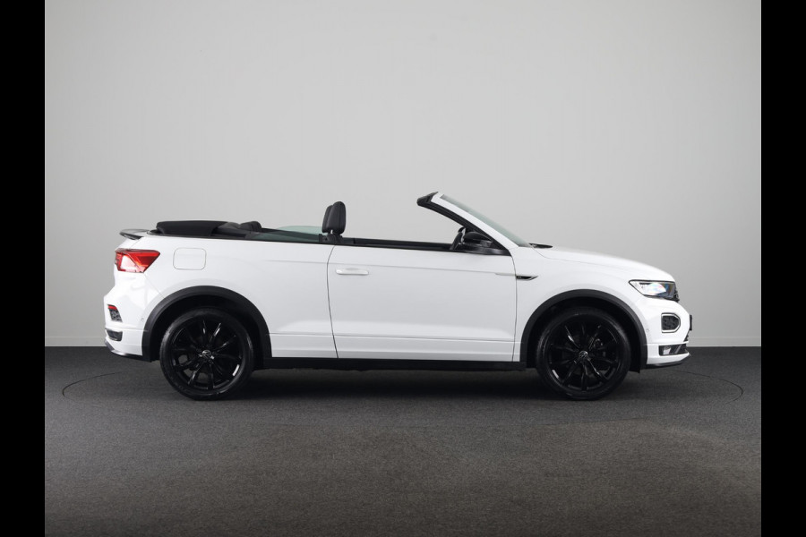 Volkswagen T-Roc 1.5 TSI R-Line 150 pk Automaat (DSG) | Leer Interieur | Navigatie | Parkeersensoren (Park assist) | Achteruitrijcamera | Windscherm | Stoel/stuur verwarming | Black Style pakket | R-Line |