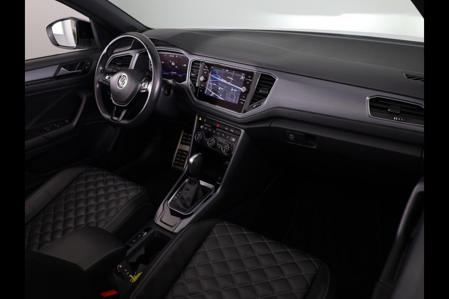 Volkswagen T-Roc 1.5 TSI R-Line 150 pk Automaat (DSG) | Leer Interieur | Navigatie | Parkeersensoren (Park assist) | Achteruitrijcamera | Windscherm | Stoel/stuur verwarming | Black Style pakket | R-Line |