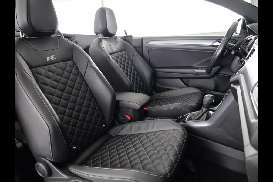 Volkswagen T-Roc 1.5 TSI R-Line 150 pk Automaat (DSG) | Leer Interieur | Navigatie | Parkeersensoren (Park assist) | Achteruitrijcamera | Windscherm | Stoel/stuur verwarming | Black Style pakket | R-Line |