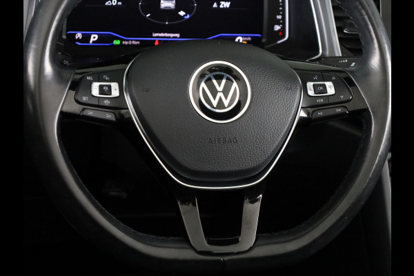Volkswagen T-Roc 1.5 TSI R-Line 150 pk Automaat (DSG) | Leer Interieur | Navigatie | Parkeersensoren (Park assist) | Achteruitrijcamera | Windscherm | Stoel/stuur verwarming | Black Style pakket | R-Line |