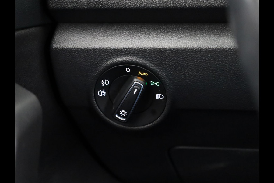 Volkswagen T-Roc 1.5 TSI R-Line 150 pk Automaat (DSG) | Leer Interieur | Navigatie | Parkeersensoren (Park assist) | Achteruitrijcamera | Windscherm | Stoel/stuur verwarming | Black Style pakket | R-Line |