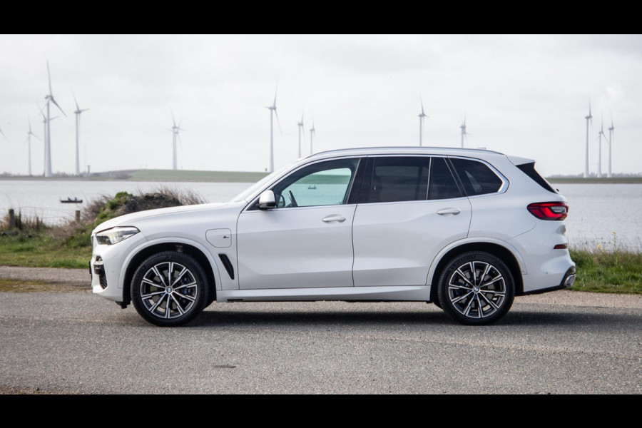 BMW X5 xDrive45e High Executive M PAKKET / BRUIN LEER / DIAMAND POOK / STOEL VERWARMING / CAMERA