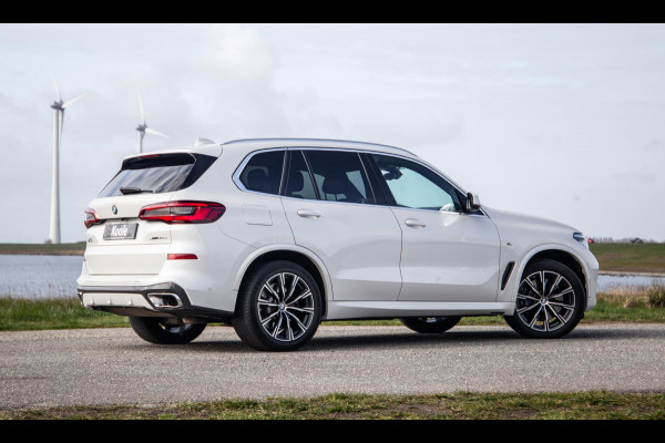 BMW X5 xDrive45e High Executive M PAKKET / BRUIN LEER / DIAMAND POOK / STOEL VERWARMING / CAMERA