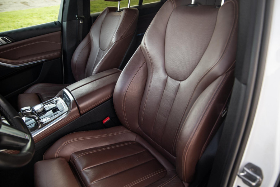 BMW X5 xDrive45e High Executive M PAKKET / BRUIN LEER / DIAMAND POOK / STOEL VERWARMING / CAMERA