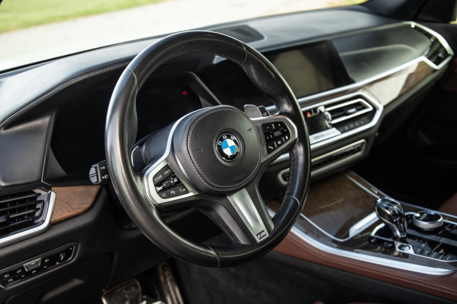 BMW X5 xDrive45e High Executive M PAKKET / BRUIN LEER / DIAMAND POOK / STOEL VERWARMING / CAMERA