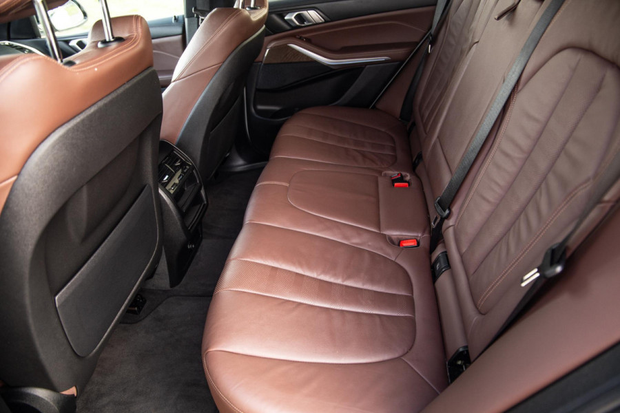 BMW X5 xDrive45e High Executive M PAKKET / BRUIN LEER / DIAMAND POOK / STOEL VERWARMING / CAMERA