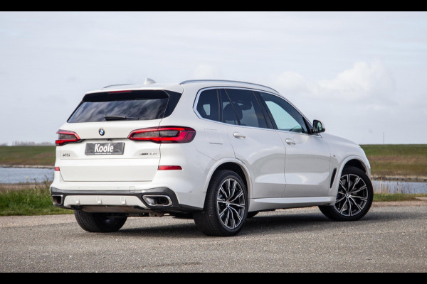 BMW X5 xDrive45e High Executive M PAKKET / BRUIN LEER / DIAMAND POOK / STOEL VERWARMING / CAMERA