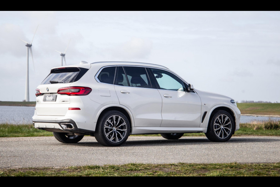 BMW X5 xDrive45e High Executive M PAKKET / BRUIN LEER / DIAMAND POOK / STOEL VERWARMING / CAMERA