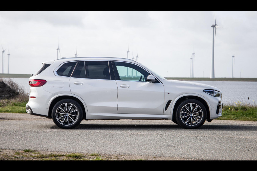 BMW X5 xDrive45e High Executive M PAKKET / BRUIN LEER / DIAMAND POOK / STOEL VERWARMING / CAMERA