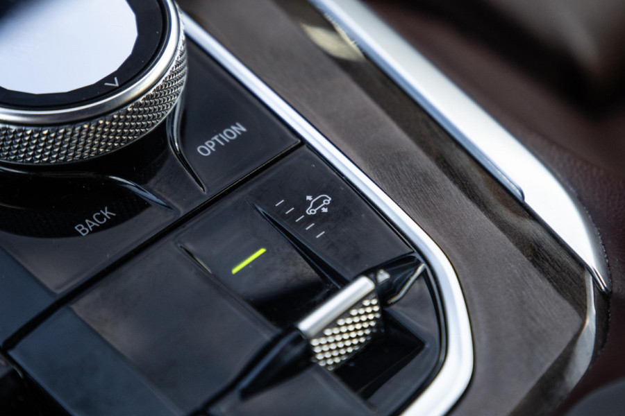 BMW X5 xDrive45e High Executive M PAKKET / BRUIN LEER / DIAMAND POOK / STOEL VERWARMING / CAMERA