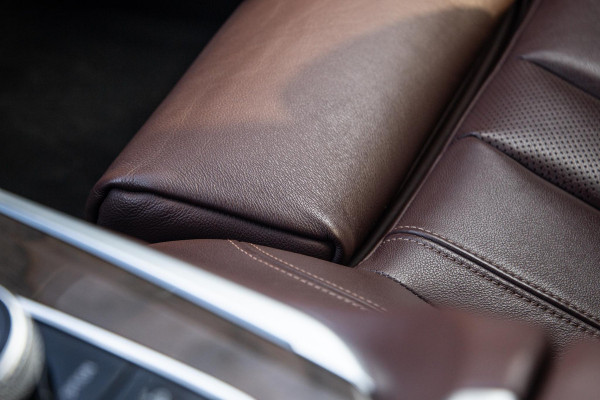 BMW X5 xDrive45e High Executive M PAKKET / BRUIN LEER / DIAMAND POOK / STOEL VERWARMING / CAMERA