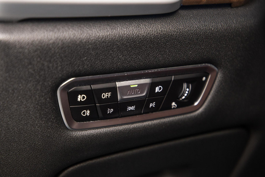 BMW X5 xDrive45e High Executive M PAKKET / BRUIN LEER / DIAMAND POOK / STOEL VERWARMING / CAMERA