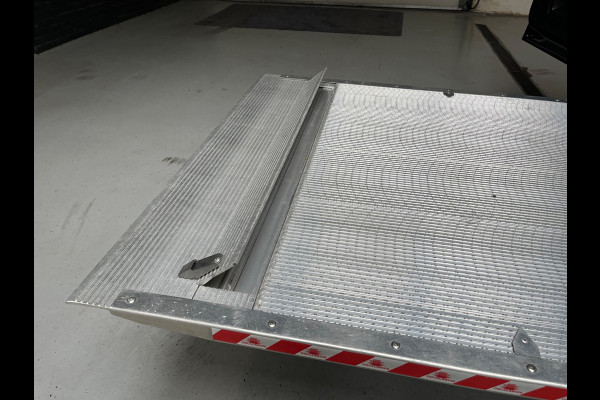 Renault Trafic Met Laadklep! 2.0 dCi 120 T29 L2H1 Comfort 3Persoons, Airco Navigatie Cruisecontrol NEDERLANDSE BUS! RIJKLAARPRIJS!