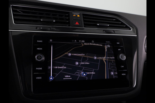 Volkswagen Tiguan 1.4 TSI eHybrid R-Line Business+ 245 pk Automaat (DSG) | Verlengde garantie | Navigatie | Panoramadak | Trekhaak (afneembaar) | Parkeersensoren (Park assist) | Achteruitrijcamera | Stoelverwarming |