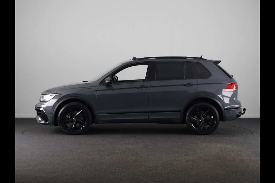 Volkswagen Tiguan 1.4 TSI eHybrid R-Line Business+ 245 pk Automaat (DSG) | Verlengde garantie | Navigatie | Panoramadak | Trekhaak (afneembaar) | Parkeersensoren (Park assist) | Achteruitrijcamera | Stoelverwarming |