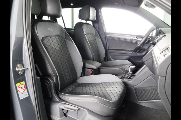Volkswagen Tiguan 1.4 TSI eHybrid R-Line Business+ 245 pk Automaat (DSG) | Verlengde garantie | Navigatie | Panoramadak | Trekhaak (afneembaar) | Parkeersensoren (Park assist) | Achteruitrijcamera | Stoelverwarming |