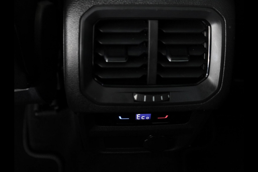 Volkswagen Tiguan 1.4 TSI eHybrid R-Line Business+ 245 pk Automaat (DSG) | Verlengde garantie | Navigatie | Panoramadak | Trekhaak (afneembaar) | Parkeersensoren (Park assist) | Achteruitrijcamera | Stoelverwarming |