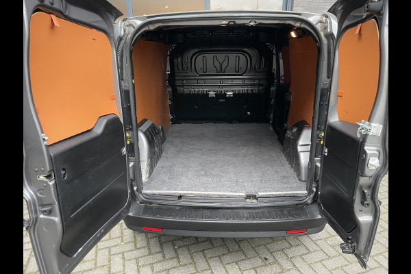 Fiat Doblò Cargo 1.6 MJ L2H1 Maxi Airco - Achteruitrijcamera - Navigatie - Cruise control - 3 zitplaatsen - Zijschuifdeur rechts - Tussenschot volledig - Elektrische ramen voor - Bluetooth - Stuur multifunctioneel - Radio