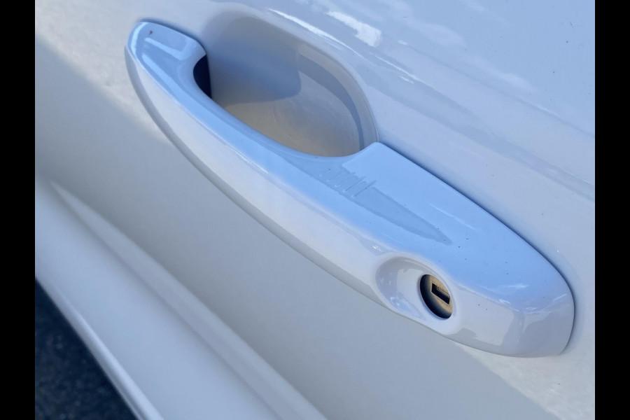 Ford Kuga 2.5 PHEV ST-Line 243 pk | Driver Assistance Pack | Wegklapbare trekhaak | 2.100 kg trekgewicht! | Winterpakket | 19 inch Licht metalen Velgen | €6.000,- prijsvoordeel!