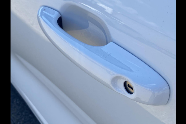 Ford Kuga 2.5 PHEV ST-Line 243 pk | Driver Assistance Pack | Wegklapbare trekhaak | 2.100 kg trekgewicht! | Winterpakket | 19 inch Licht metalen Velgen | €6.000,- prijsvoordeel!