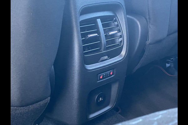 Ford Kuga 2.5 PHEV ST-Line 243 pk | Driver Assistance Pack | Wegklapbare trekhaak | 2.100 kg trekgewicht! | Winterpakket | 19 inch Licht metalen Velgen | €6.000,- prijsvoordeel!