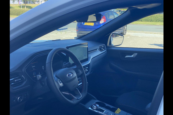 Ford Kuga 2.5 PHEV ST-Line 243 pk | Driver Assistance Pack | Wegklapbare trekhaak | 2.100 kg trekgewicht! | Winterpakket | 19 inch Licht metalen Velgen | €6.000,- prijsvoordeel!