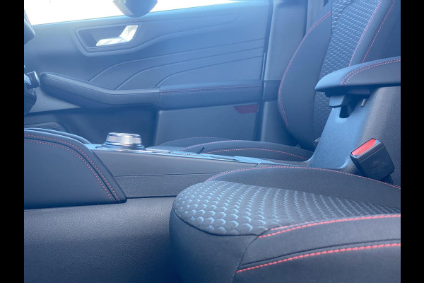 Ford Kuga 2.5 PHEV ST-Line 243 pk | Driver Assistance Pack | Wegklapbare trekhaak | 2.100 kg trekgewicht! | Winterpakket | 19 inch Licht metalen Velgen | €6.000,- prijsvoordeel!