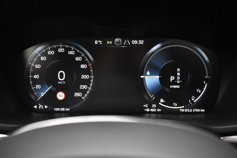 Volvo XC60 2.0 Recharge T8 AWD R-Design | Panorama | Elek. Trekhaak | Stoelverwarming voor + achter | Stuurverwarming |