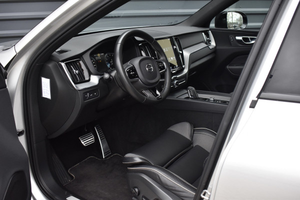Volvo XC60 2.0 Recharge T8 AWD R-Design | Panorama | Elek. Trekhaak | Stoelverwarming voor + achter | Stuurverwarming |
