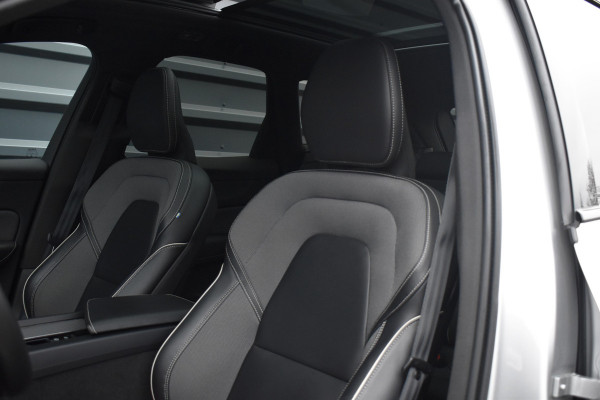 Volvo XC60 2.0 Recharge T8 AWD R-Design | Panorama | Elek. Trekhaak | Stoelverwarming voor + achter | Stuurverwarming |