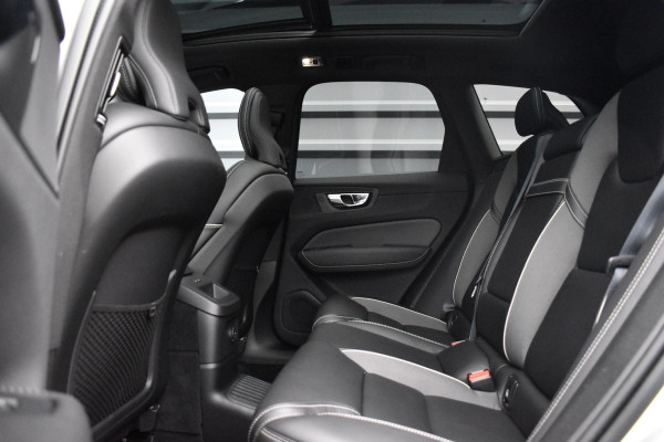 Volvo XC60 2.0 Recharge T8 AWD R-Design | Panorama | Elek. Trekhaak | Stoelverwarming voor + achter | Stuurverwarming |
