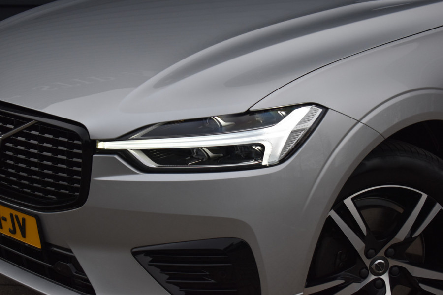 Volvo XC60 2.0 Recharge T8 AWD R-Design | Panorama | Elek. Trekhaak | Stoelverwarming voor + achter | Stuurverwarming |