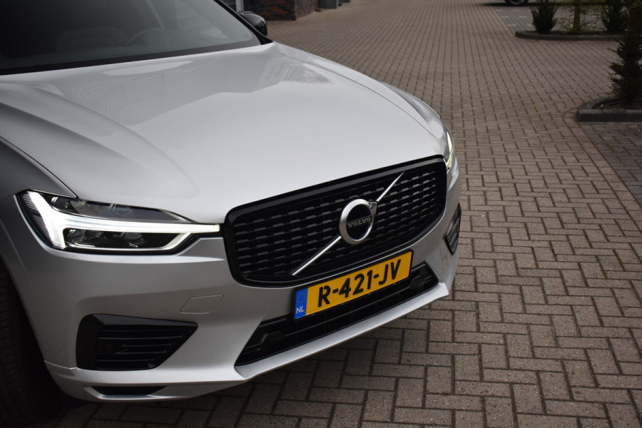 Volvo XC60 2.0 Recharge T8 AWD R-Design | Panorama | Elek. Trekhaak | Stoelverwarming voor + achter | Stuurverwarming |