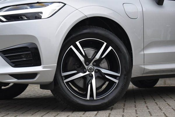 Volvo XC60 2.0 Recharge T8 AWD R-Design | Panorama | Elek. Trekhaak | Stoelverwarming voor + achter | Stuurverwarming |