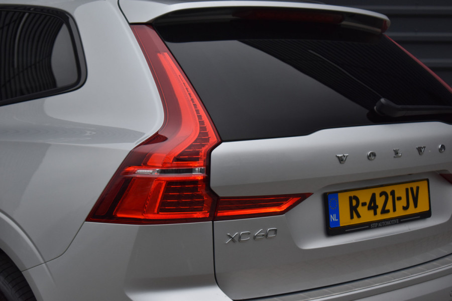 Volvo XC60 2.0 Recharge T8 AWD R-Design | Panorama | Elek. Trekhaak | Stoelverwarming voor + achter | Stuurverwarming |
