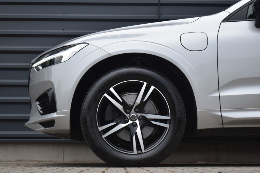 Volvo XC60 2.0 Recharge T8 AWD R-Design | Panorama | Elek. Trekhaak | Stoelverwarming voor + achter | Stuurverwarming |