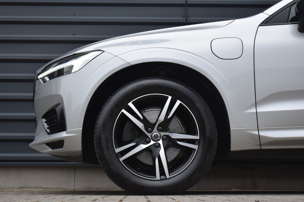Volvo XC60 2.0 Recharge T8 AWD R-Design | Panorama | Elek. Trekhaak | Stoelverwarming voor + achter | Stuurverwarming |