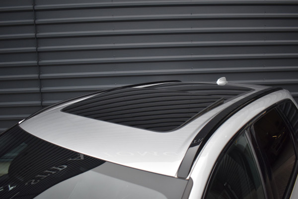 Volvo XC60 2.0 Recharge T8 AWD R-Design | Panorama | Elek. Trekhaak | Stoelverwarming voor + achter | Stuurverwarming |