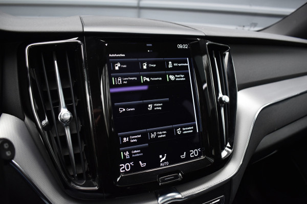 Volvo XC60 2.0 Recharge T8 AWD R-Design | Panorama | Elek. Trekhaak | Stoelverwarming voor + achter | Stuurverwarming |