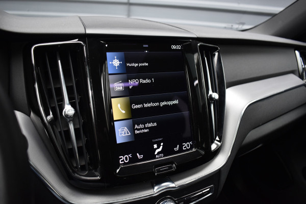 Volvo XC60 2.0 Recharge T8 AWD R-Design | Panorama | Elek. Trekhaak | Stoelverwarming voor + achter | Stuurverwarming |