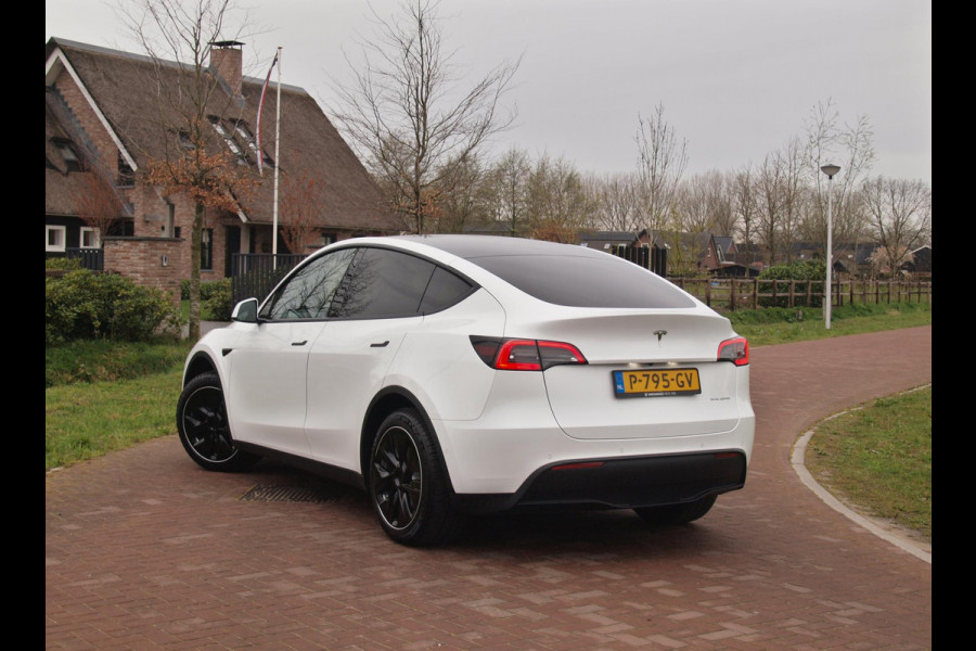 Tesla Model Y Long Range AWD 75 kWh NL-Auto | Panoramadak | 360 Camera | Full Self Driving Computer 3 | Apple Carplay |