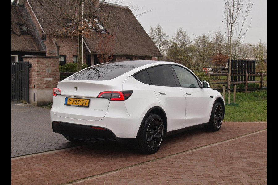 Tesla Model Y Long Range AWD 75 kWh NL-Auto | Panoramadak | 360 Camera | Full Self Driving Computer 3 | Apple Carplay |